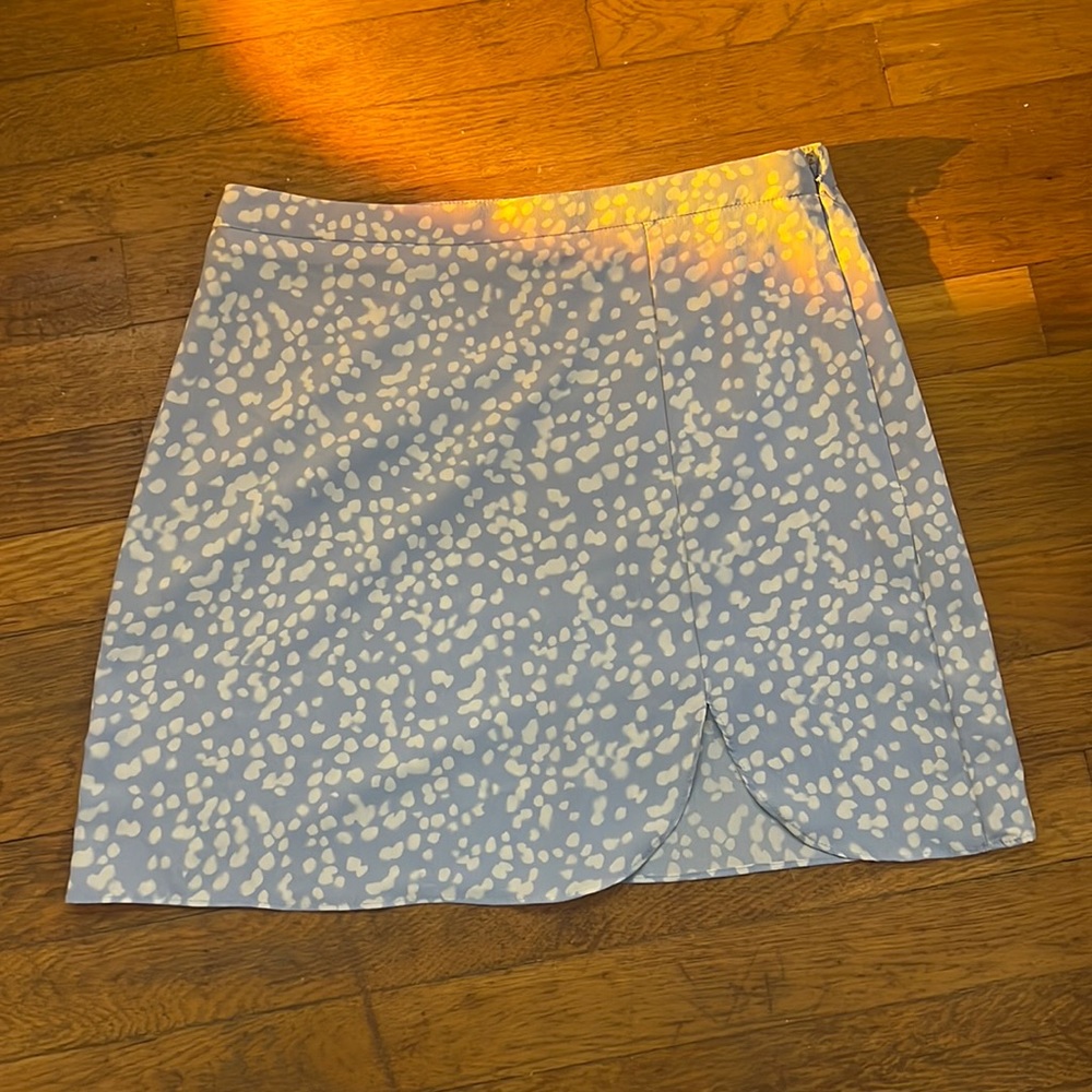 spotted light blue skirt w leg slit